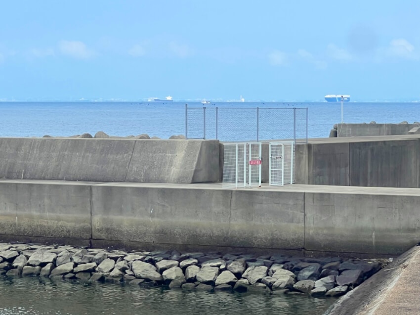 鬼崎港北防波堤灯台の柵の画像