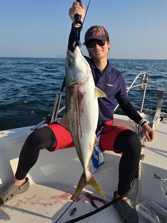 タテ釣りで釣れたブリ
