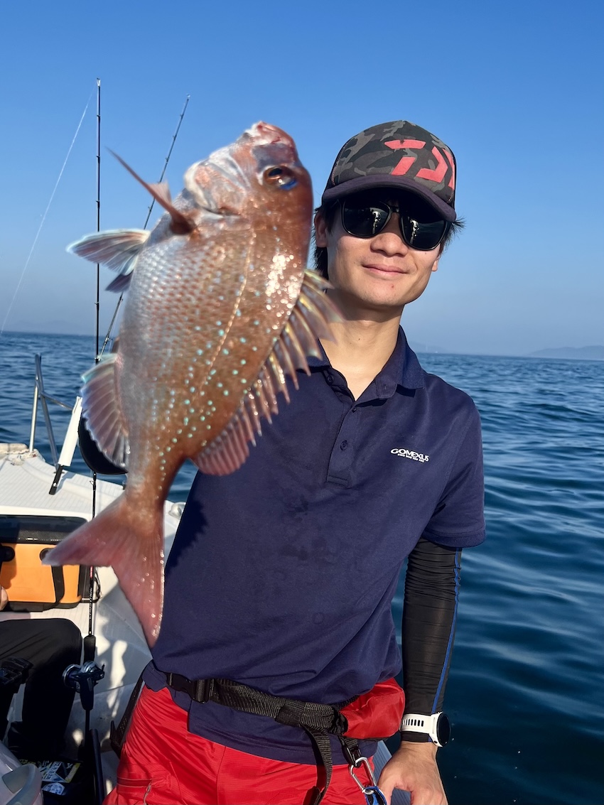 タテ釣りで釣れたマダイ